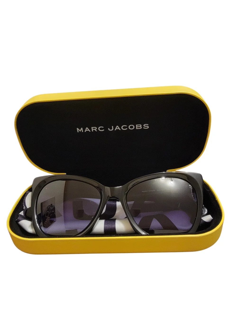 Marc Jacobs Black Sunglasses with Yellow Branded Case - Picture 1 of 2
